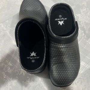 Anywear Women's Black and Gray Clogs